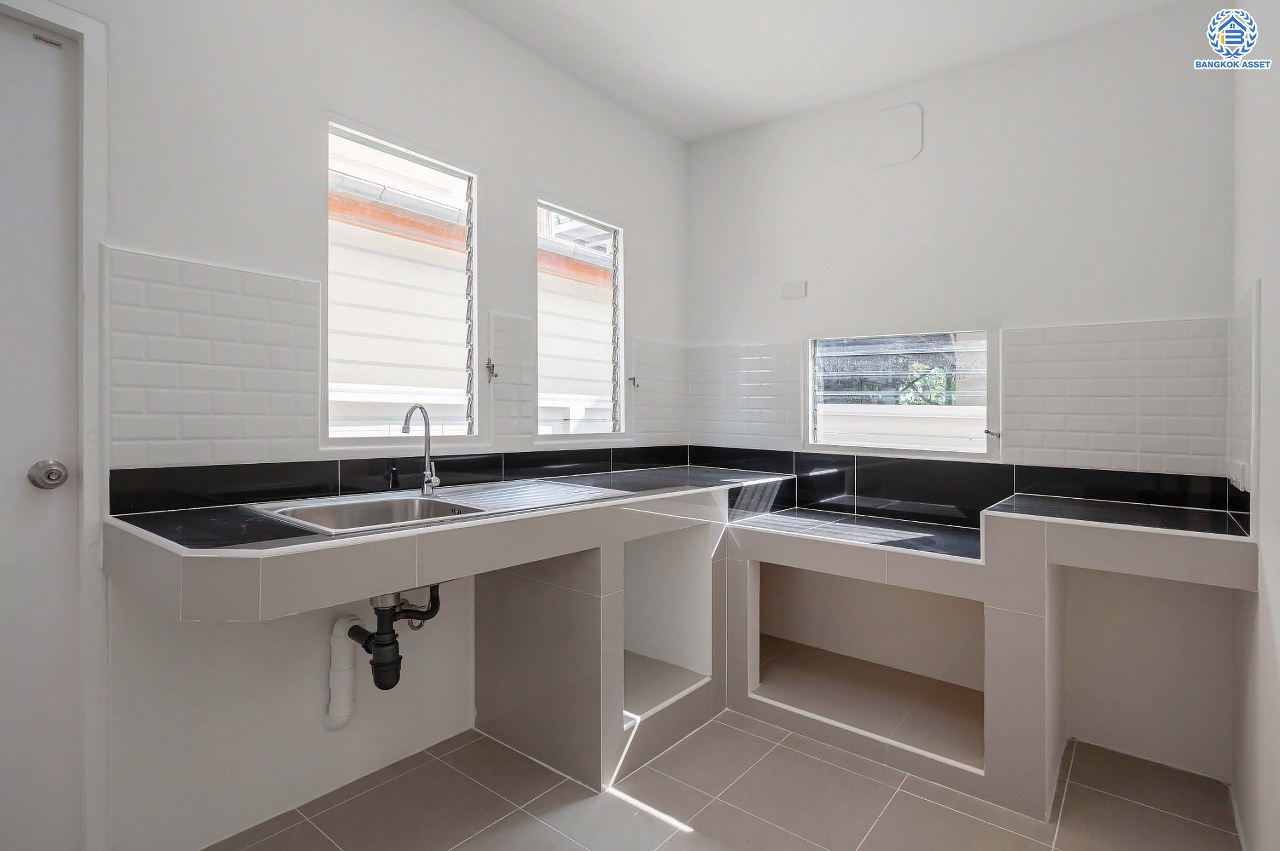 บ้านมือสองตกแต่งใหม่ โครงการ พฤกษ์ลดา พุทธสาคร แบรนด์ LH รองรับทุกความสุข เนื้อที่ 53.1 ตร.ว. ฟังก์ชัน 3 ห้องนอน 3 ห้องน้ำ จอดรถได้ 2 คัน บนทำเลใกล้ The Mall บางแค และเชื่อมต่อถนนเพชรเกษม, ถนนพุทธมณฑลสาย4 ใกล้โครงการรถไฟฟ้าสายสีน้ำเงิน "สถานีหลักสอง"...